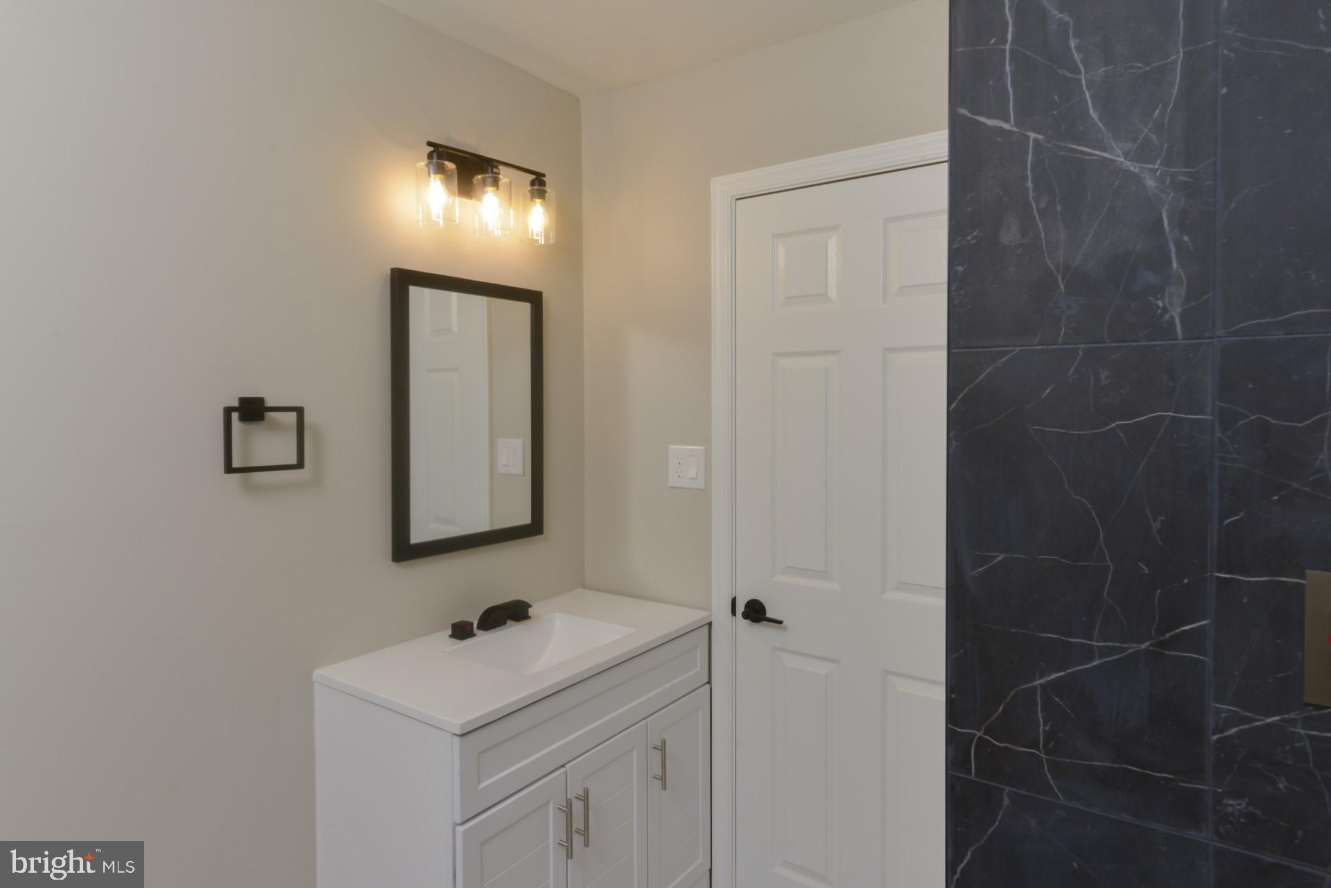 806 West Poplar Road Sterling, VA 20164 - Photo 16 of 33 Gallery Image 16