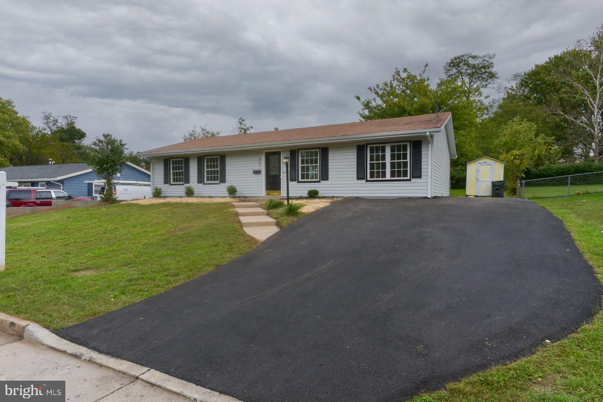 806 West Poplar Road Sterling, VA 20164 - Photo 2 of 33 Gallery Image 2