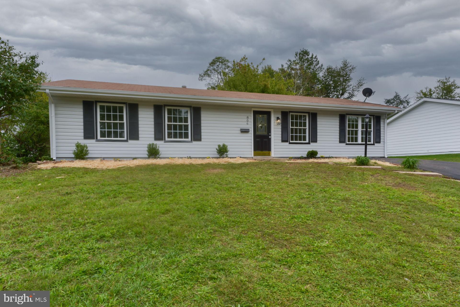 806 West Poplar Road Sterling, VA 20164 - Photo 3 of 33 Gallery Image 3