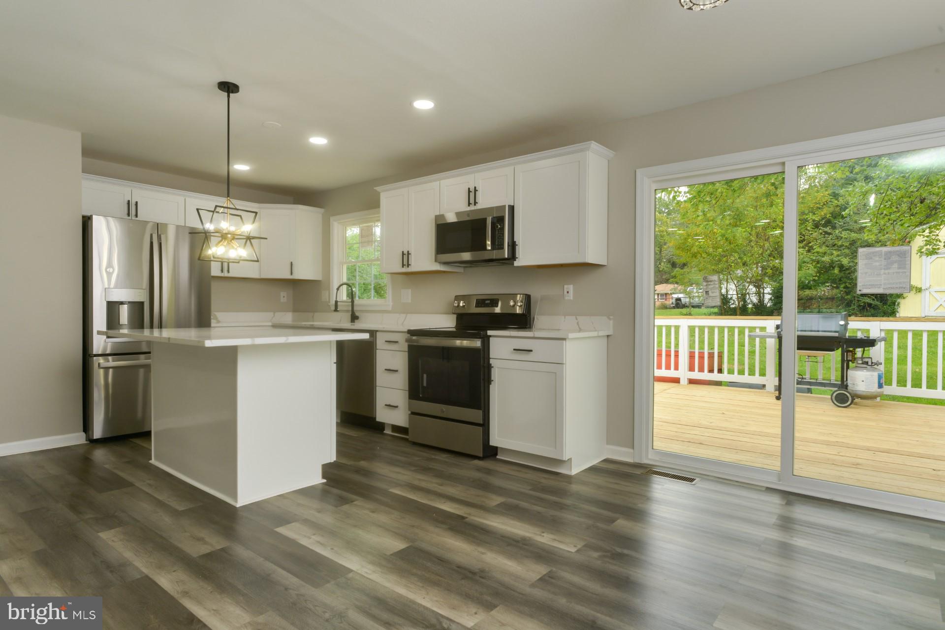 806 West Poplar Road Sterling, VA 20164 - Photo 6 of 33 Gallery Image 6