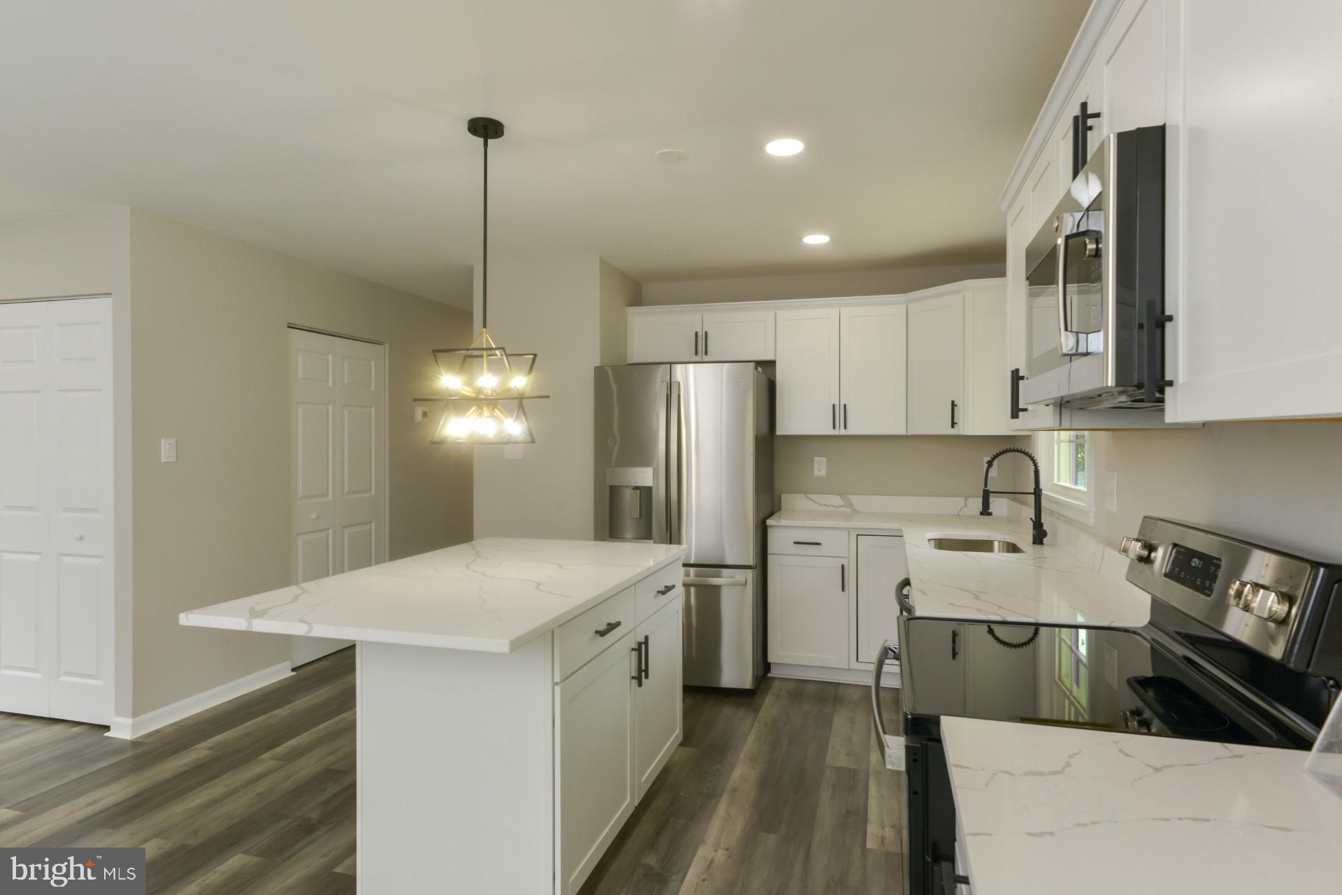 806 West Poplar Road Sterling, VA 20164 - Photo 7 of 33 Gallery Image 7