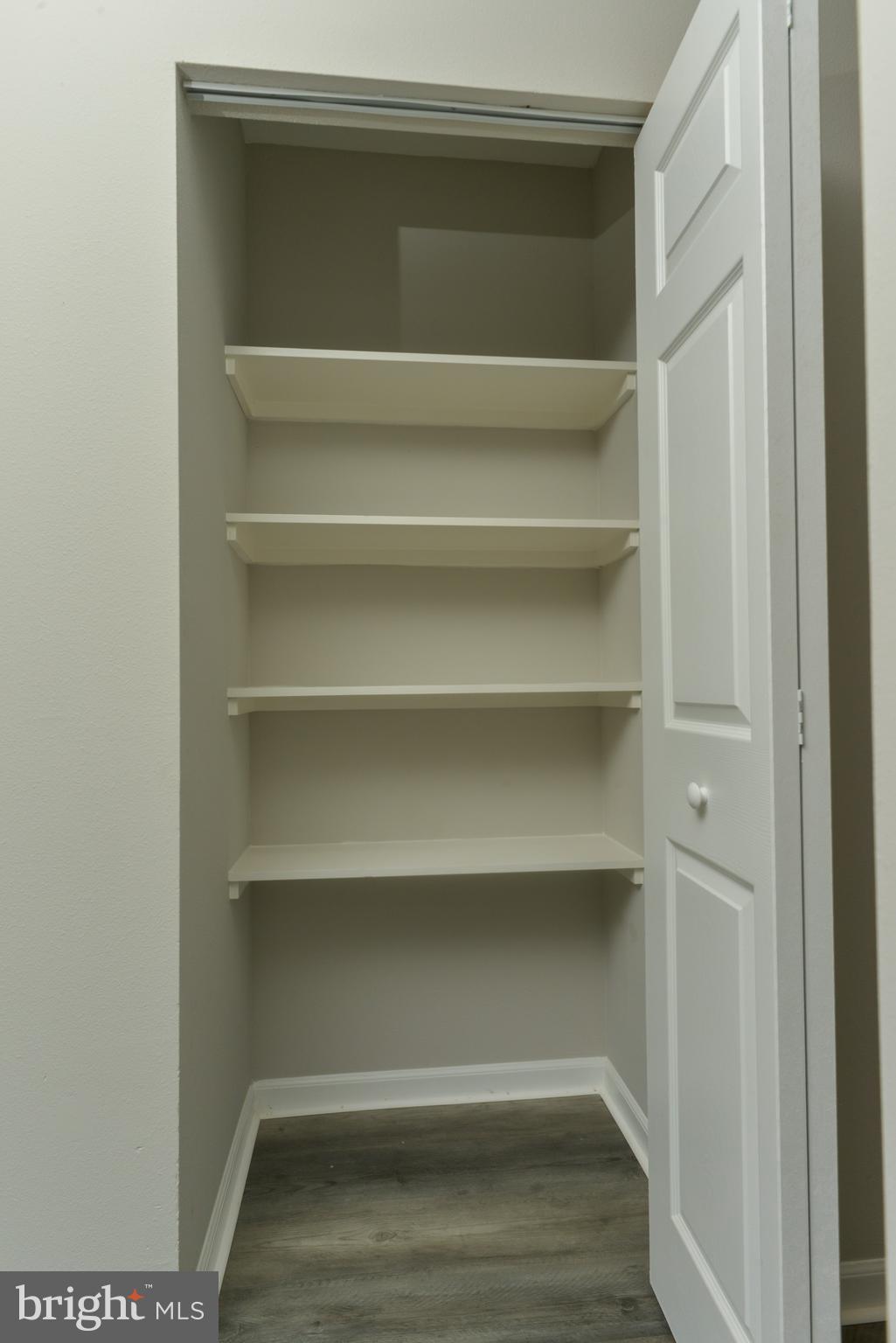 806 West Poplar Road Sterling, VA 20164 - Photo 10 of 33 Gallery Image 10