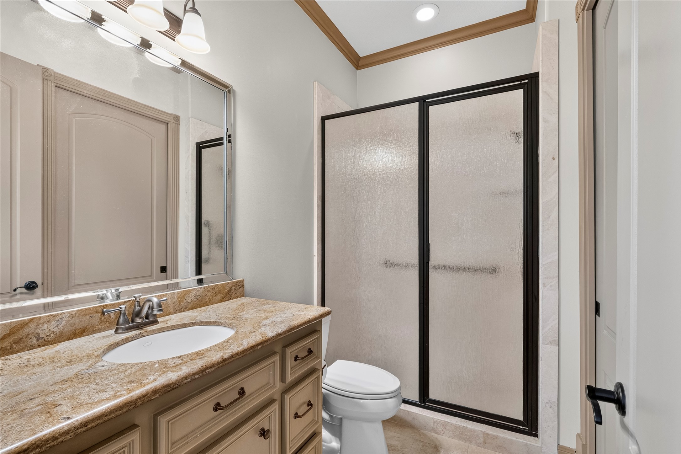 26 Post Shadow Estate Drive Spring, TX 77389 - Photo 32 of 49 Downstairs guestroom bath