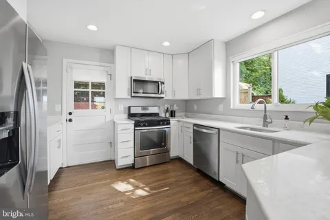 $997,000 | 2722 Hickory Street, Alexandria, VA 22305