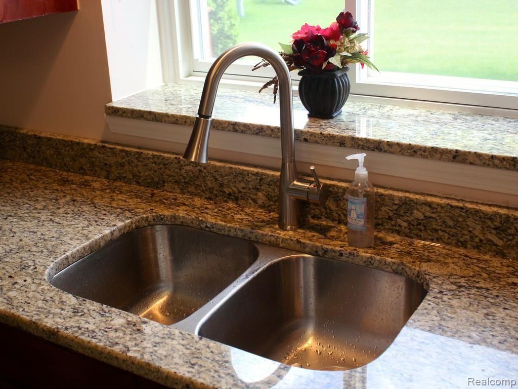 24691 Jamestowne Road Novi, MI 48375 - Photo 8 of 29 8.jpg