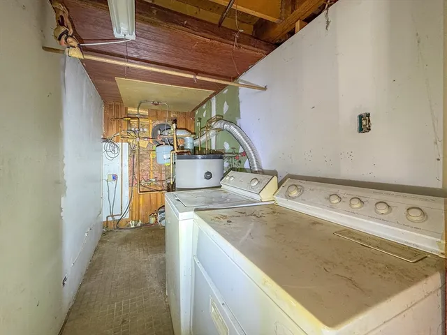 a view of utility room