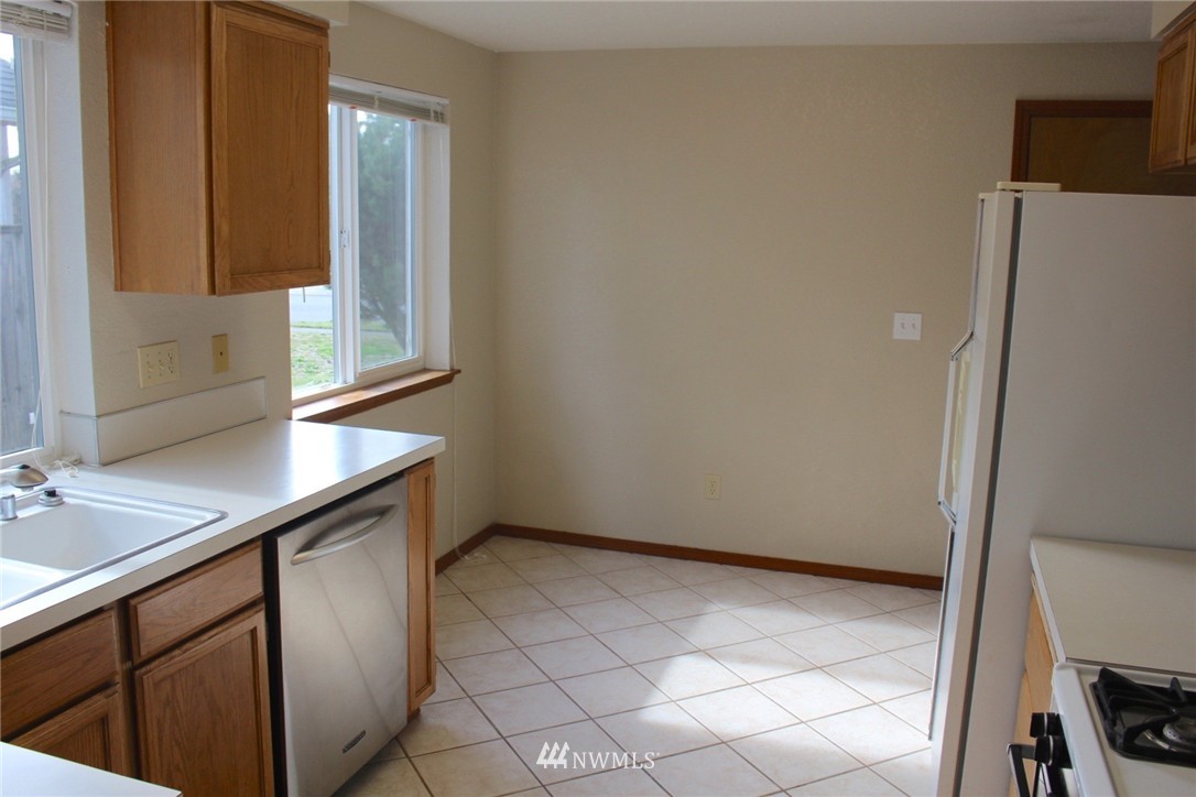 5906 Danials Loop Southeast Lacey, WA 98513 - Photo 9 of 19 Gallery Image 9