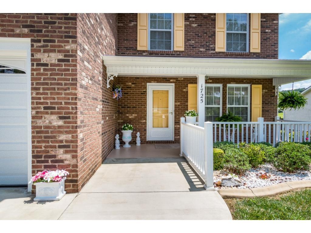 1725 Cooks Valley Road Kingsport, TN 37664 - Photo 4 of 35 Photo 4