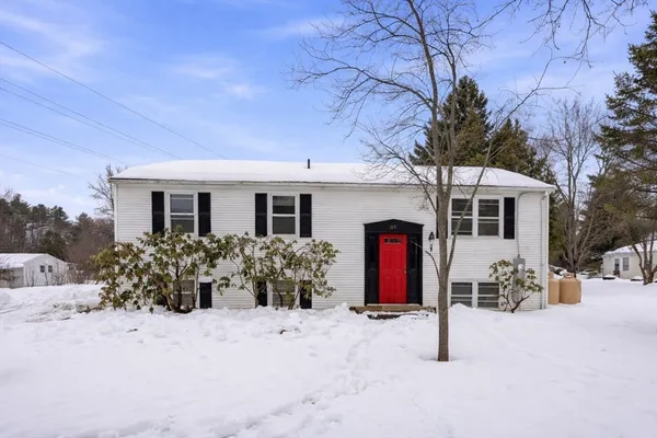 $3,900 | 105 Pomeroy Lane, Amherst, MA 01002