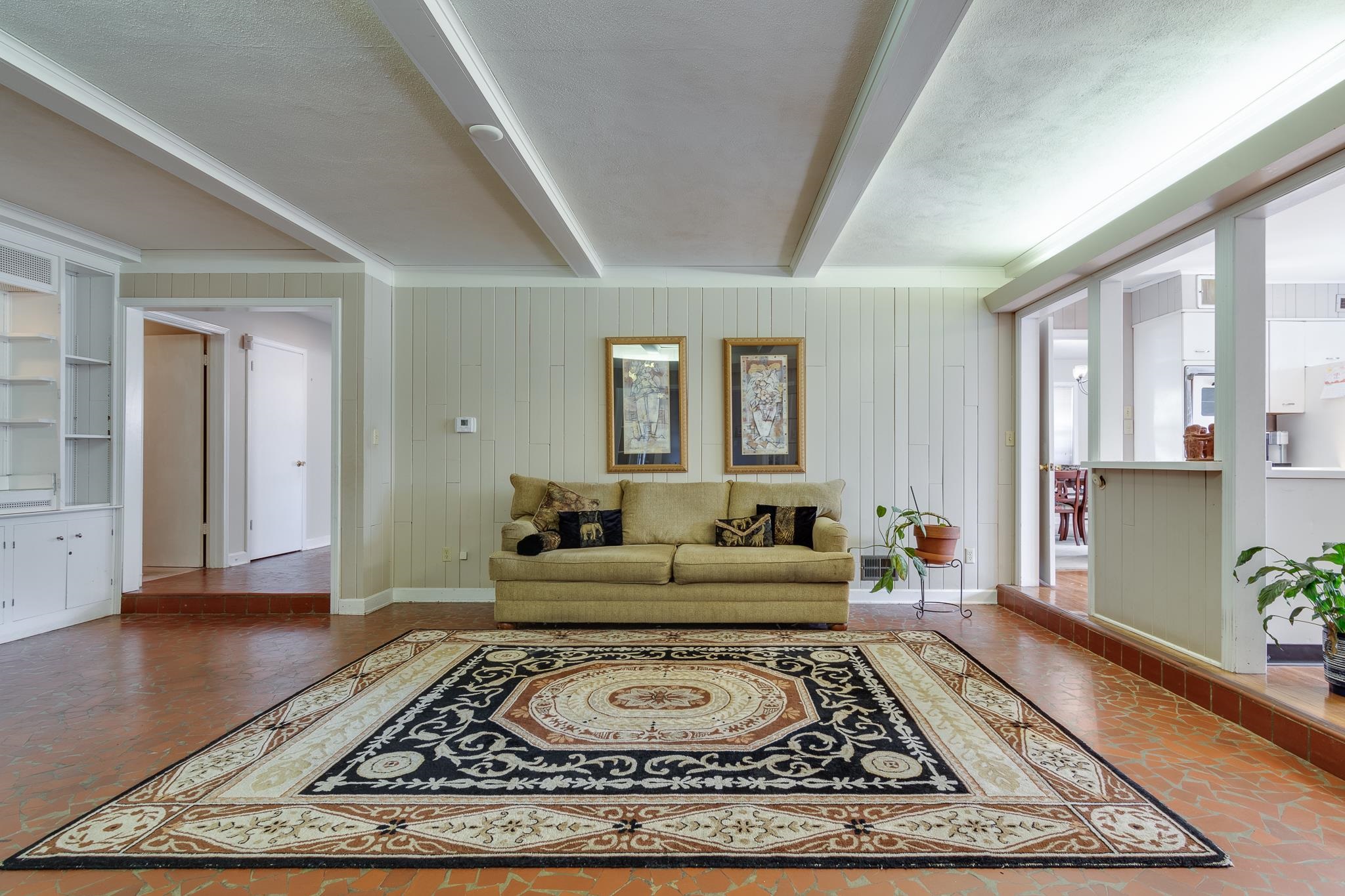 121 South Yates Road Memphis, TN 38120 - Photo 18 of 38 a living room with furniture and a rug