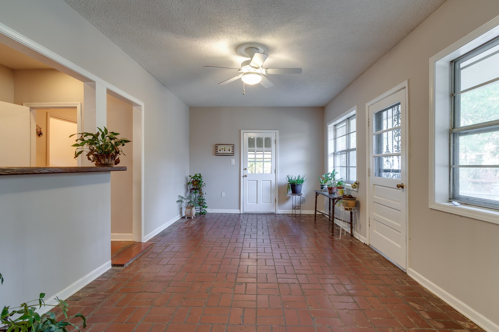 121 South Yates Road Memphis, TN 38120 - Photo 19 of 38 a view of a livingroom with a window