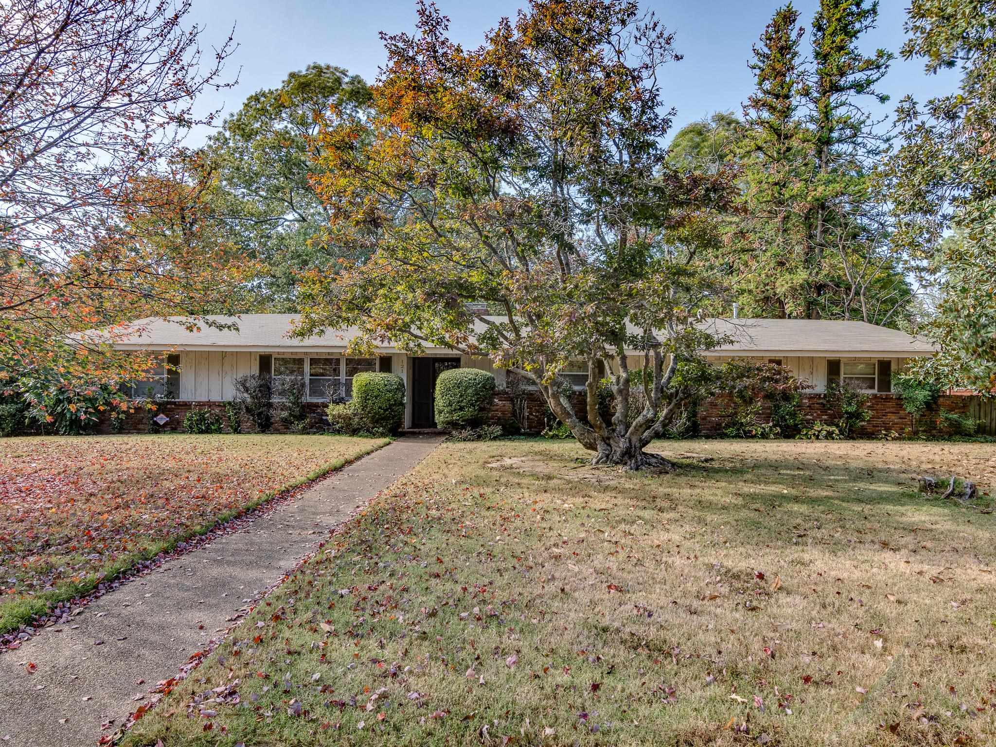 121 South Yates Road Memphis, TN 38120 - Photo 3 of 38 a front view of a house with a yard and tree