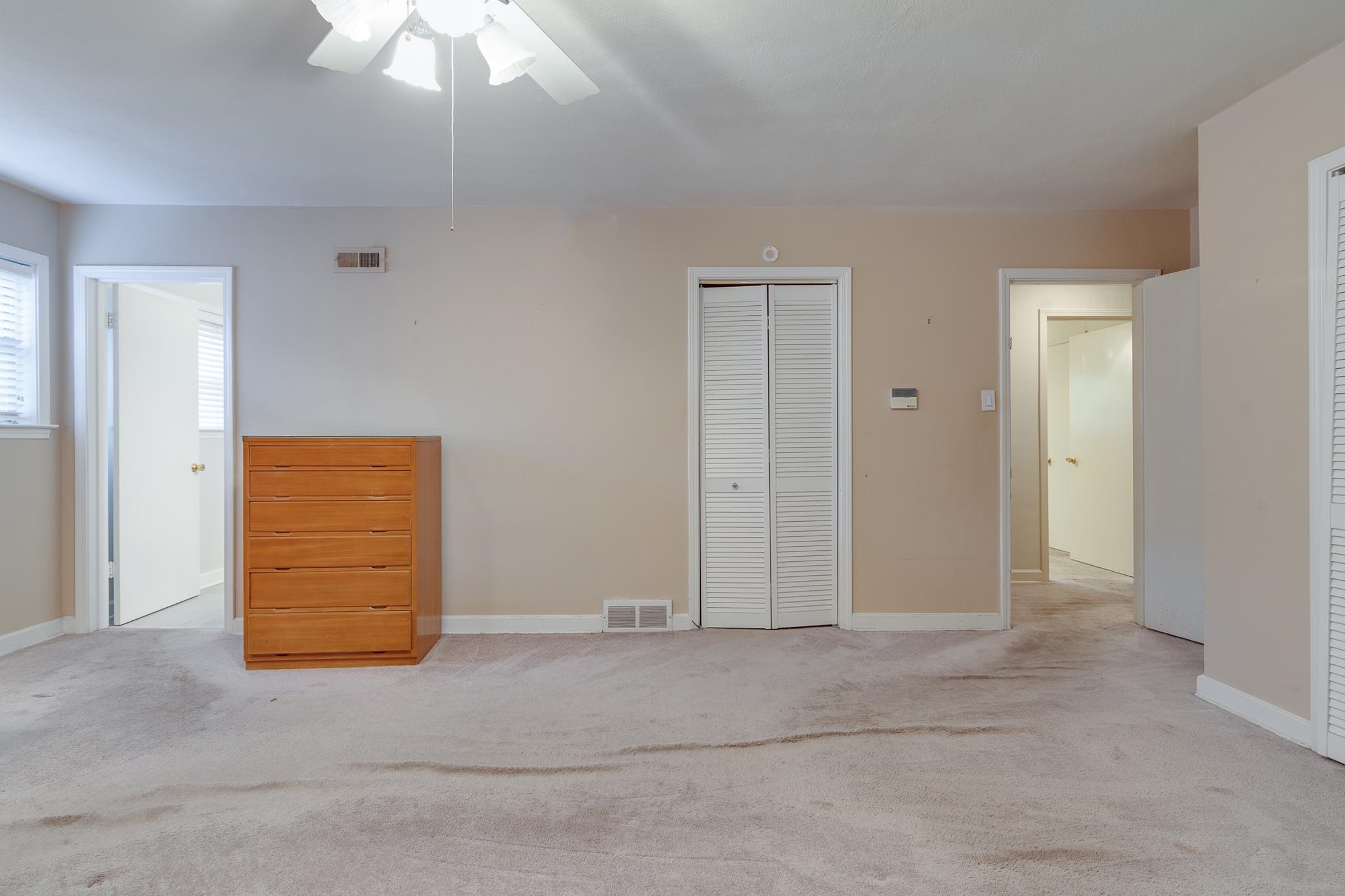 121 South Yates Road Memphis, TN 38120 - Photo 38 of 38 an empty room with closet
