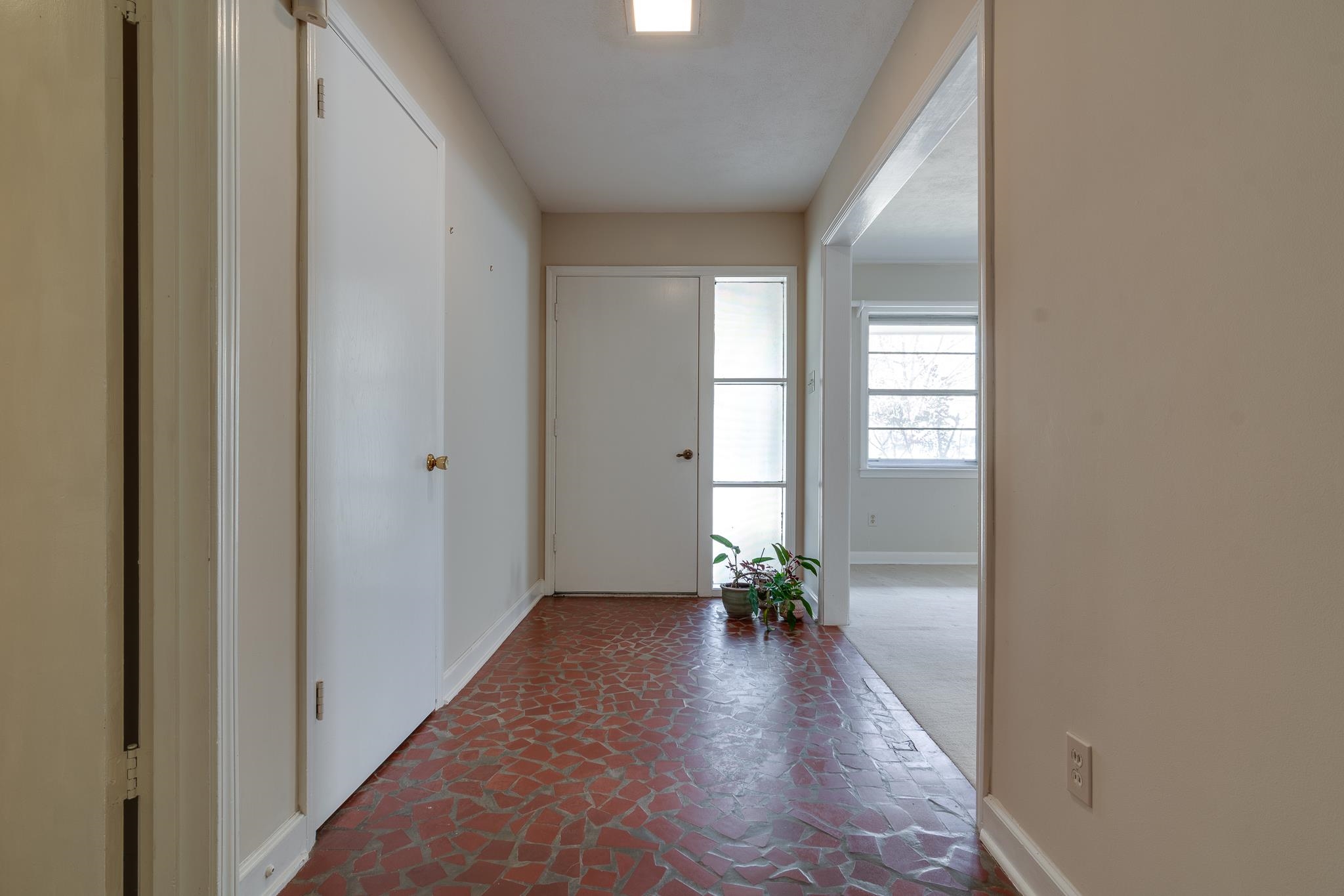 121 South Yates Road Memphis, TN 38120 - Photo 6 of 38 a hallway with wooden floor and a glass door
