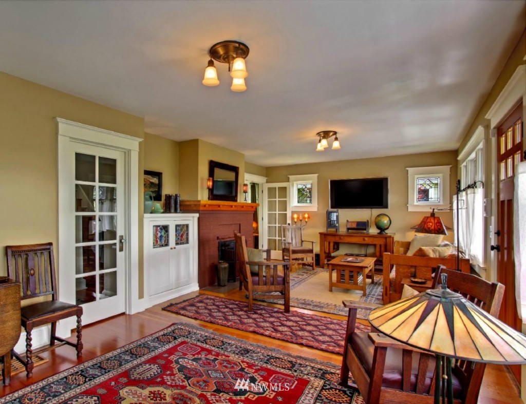 5622 Keystone Place North Seattle, WA 98103 - Photo 3 of 15 Gallery Image 3
