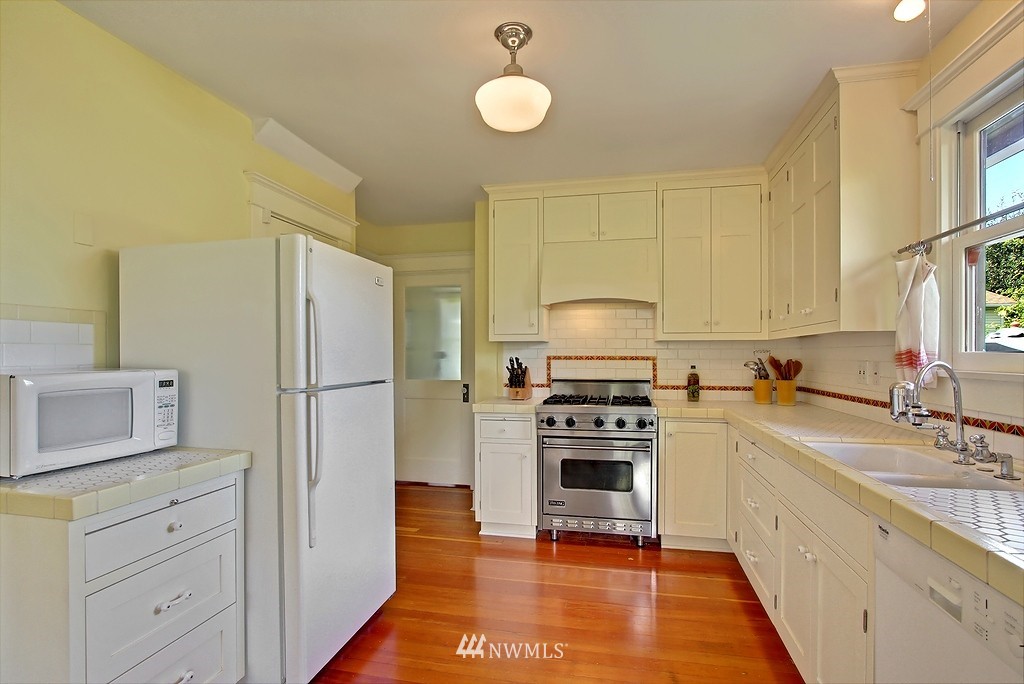 5622 Keystone Place North Seattle, WA 98103 - Photo 9 of 15 Gallery Image 9