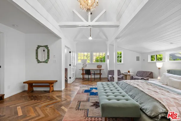 $7,775,000 | 20 Latimer Road, Santa Monica, CA 90402
