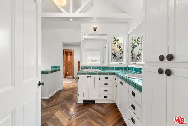$7,775,000 | 20 Latimer Road, Santa Monica, CA 90402