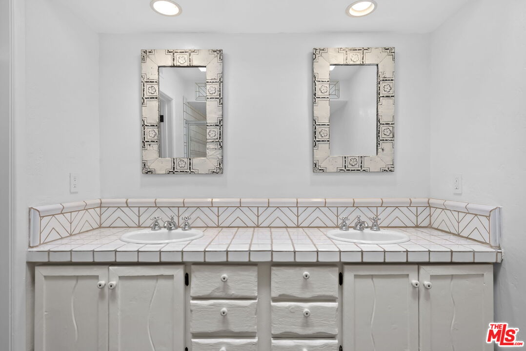 20 Latimer Road Santa Monica, CA 90402 - Photo 30 of 50