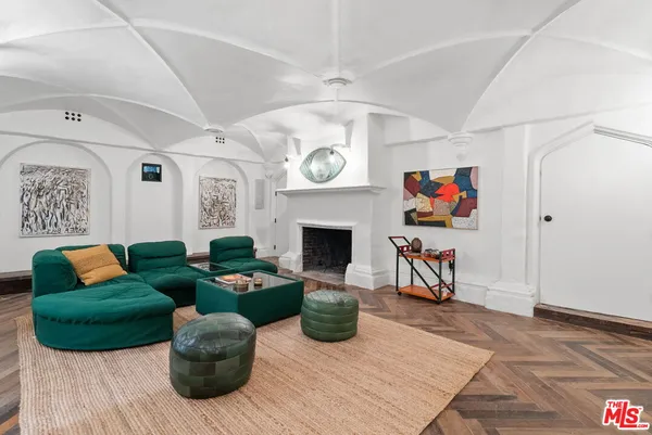 $7,775,000 | 20 Latimer Road, Santa Monica, CA 90402
