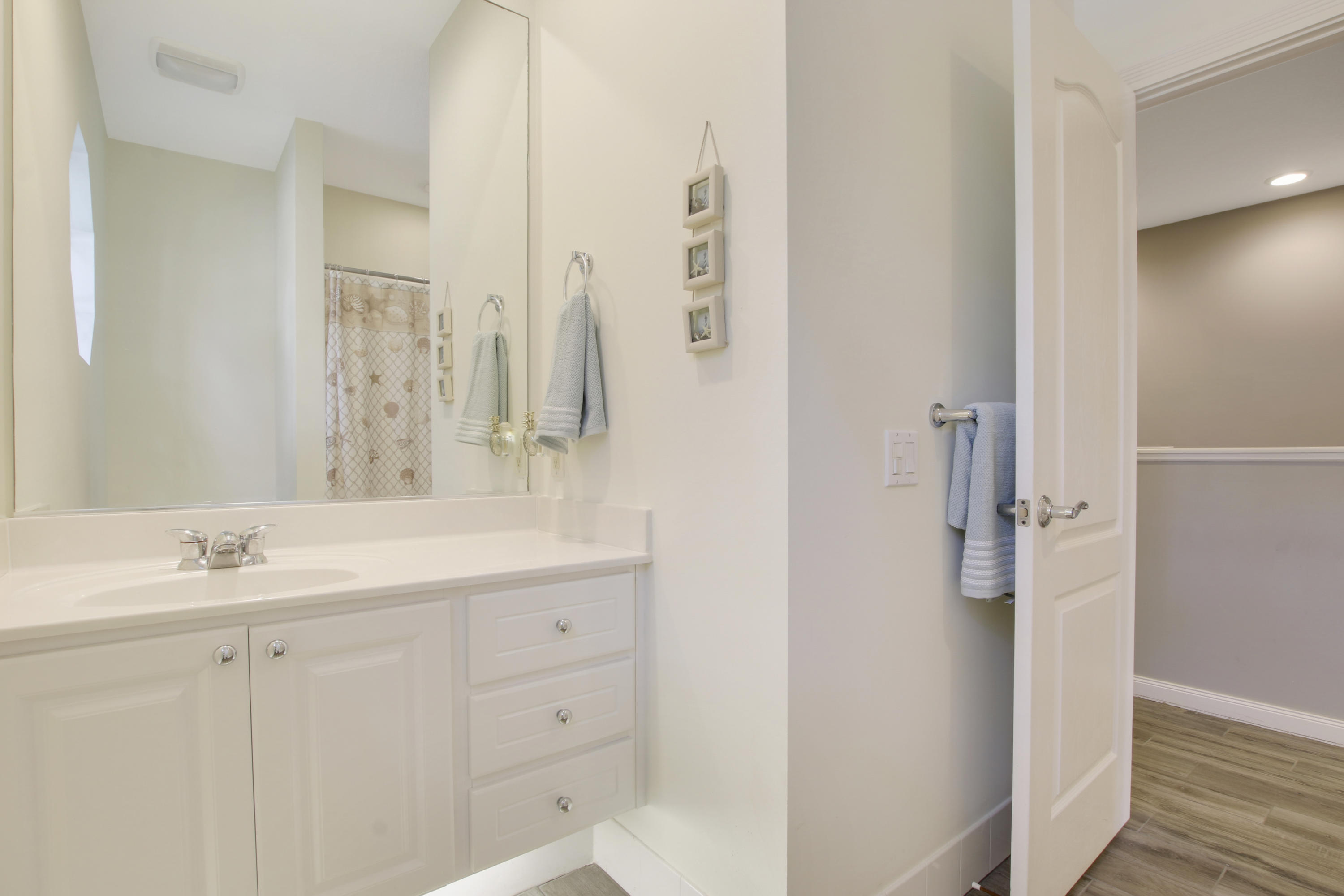 1603 Frederick Small Road Jupiter, FL 33458 - Photo 23 of 36 Guest Bath