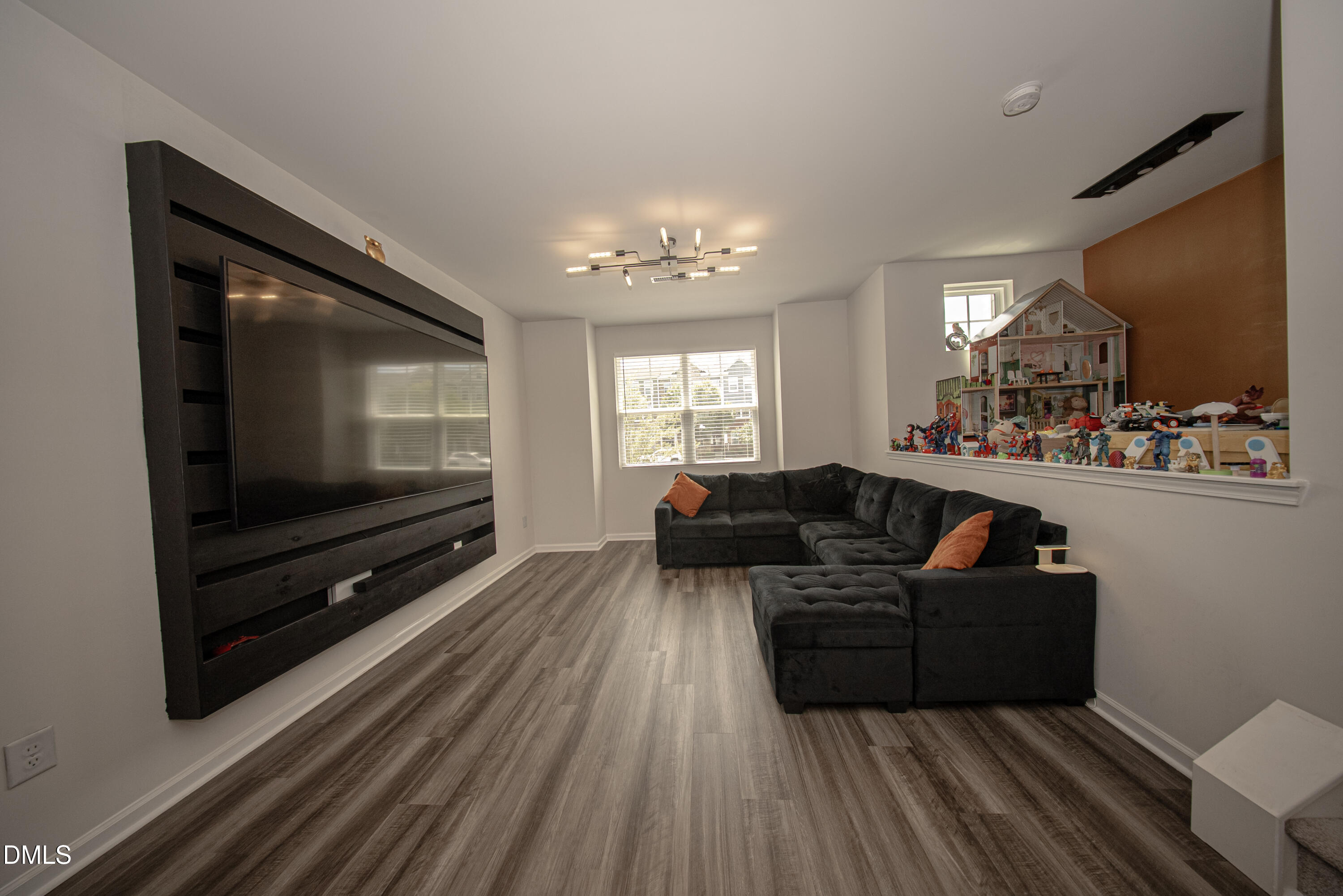 6638 Perry Creek Road Raleigh, NC 27616 - Photo 4 of 22 DSC05056
