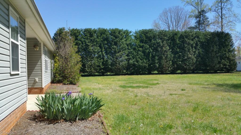 8793 Circle Drive Rural Hall, NC 27045 - Photo 4 of 15 Gallery Image 4