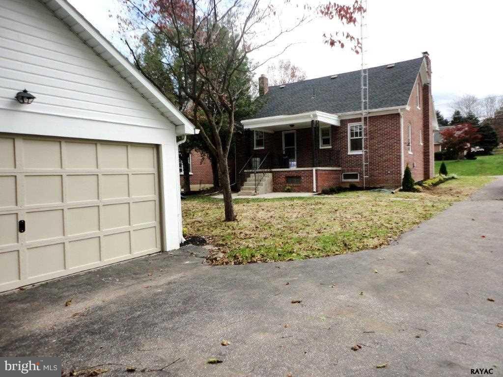 39 West Hanover Street Spring Grove, PA 17362 - Photo 3 of 28