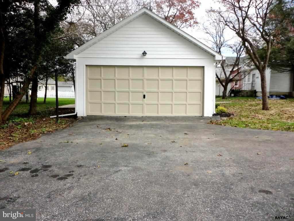 39 West Hanover Street Spring Grove, PA 17362 - Photo 4 of 28