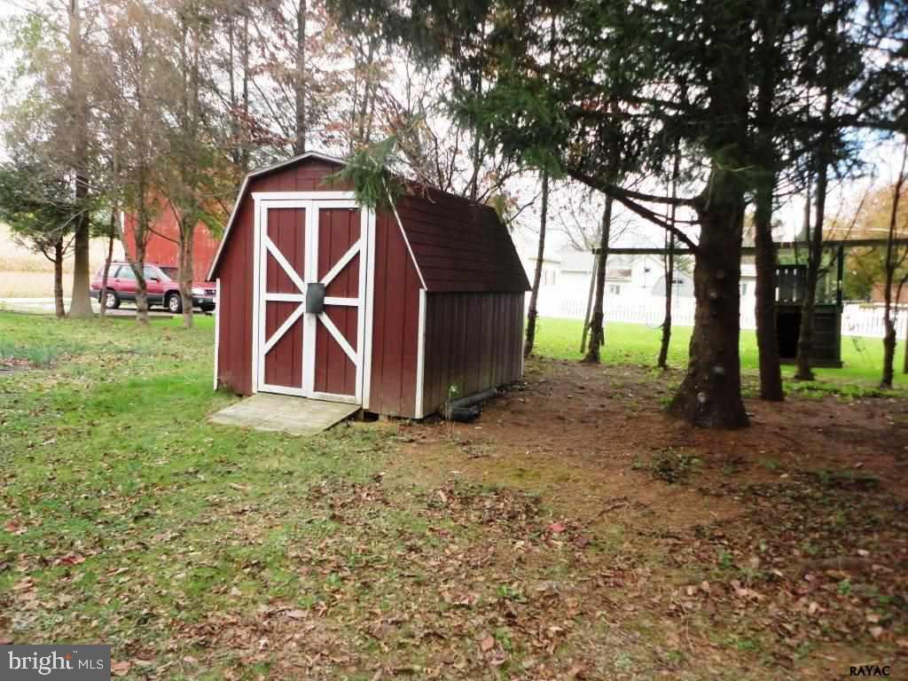 39 West Hanover Street Spring Grove, PA 17362 - Photo 7 of 28