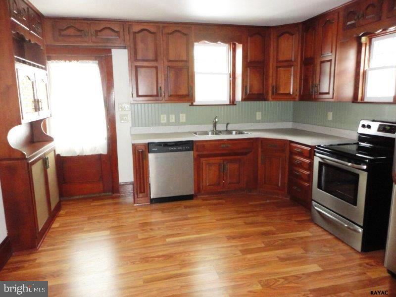 39 West Hanover Street Spring Grove, PA 17362 - Photo 10 of 28