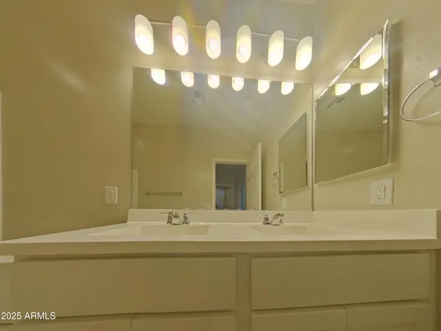 $1,949 | 2929 North 28th Street, Unit 13, Phoenix, AZ 85016