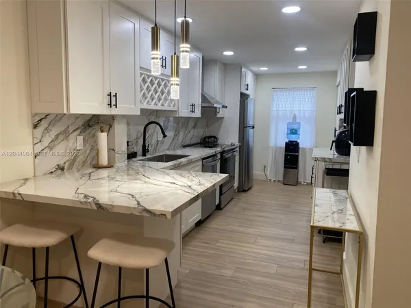 $3,500 | 2029 North Ocean Boulevard, Unit 109, Fort Lauderdale, FL 33305