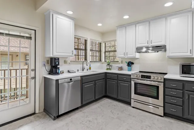 $315,000 | 3900 Park Cir Lane, Unit B, Carmichael, CA 95608