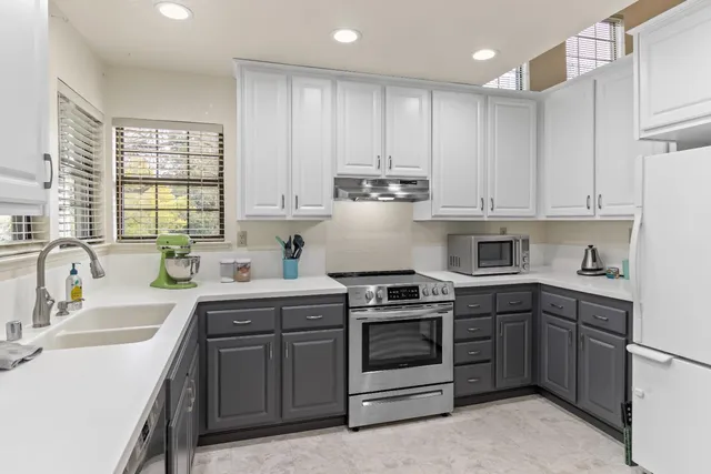 $315,000 | 3900 Park Cir Lane, Unit B, Carmichael, CA 95608