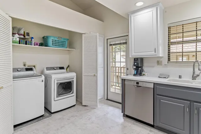 $315,000 | 3900 Park Cir Lane, Unit B, Carmichael, CA 95608