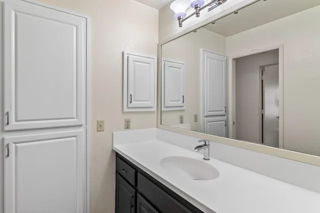 $315,000 | 3900 Park Cir Lane, Unit B, Carmichael, CA 95608