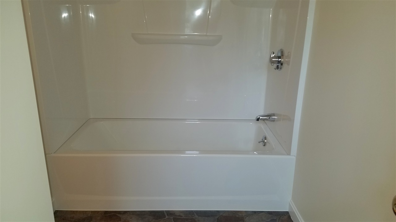 48 West Broadway, Unit 4 Derry, NH 03038 - Photo 6 of 7