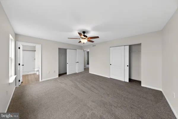 a view of a livingroom with a ceiling fan