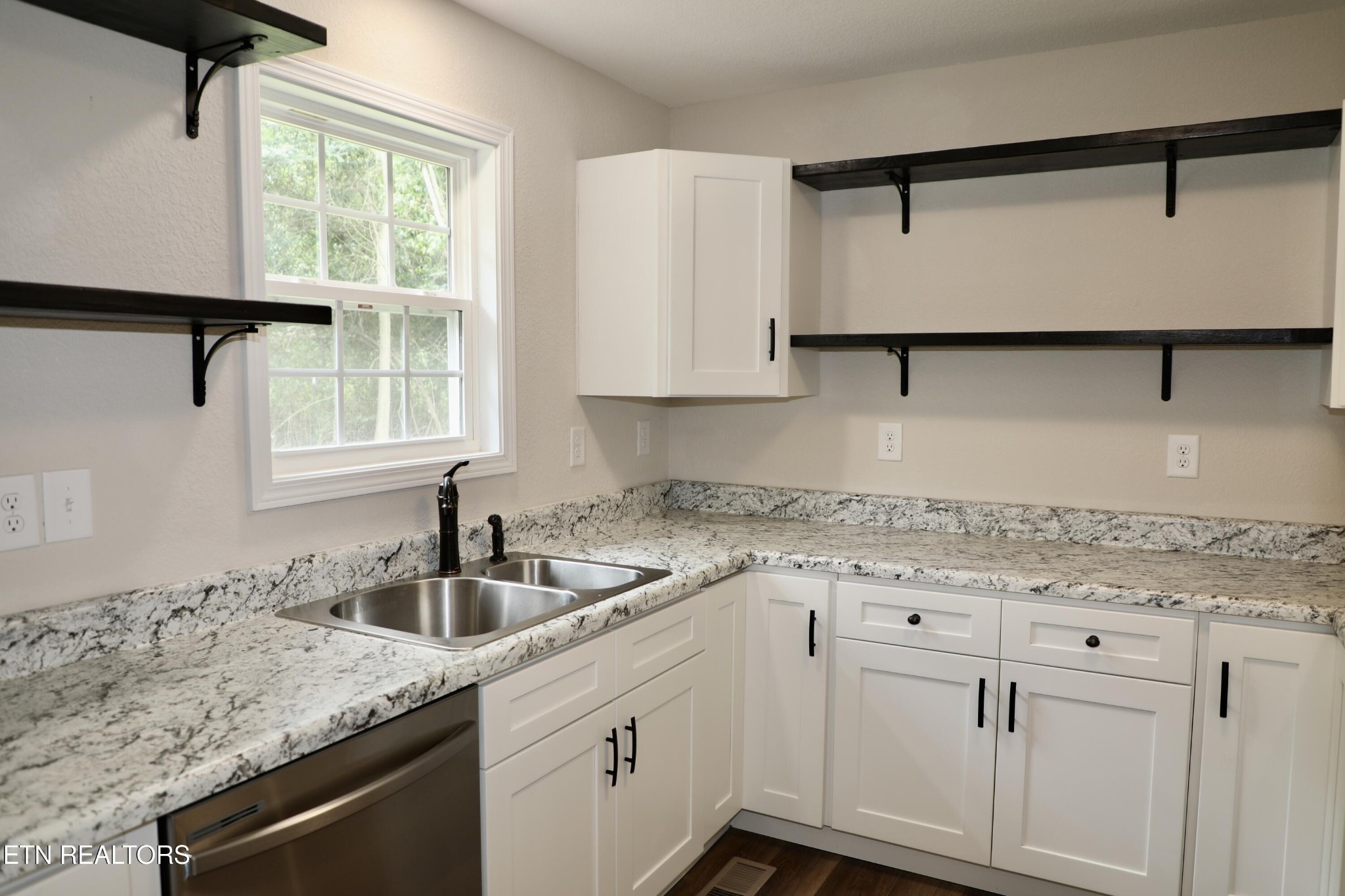 239 Cedar Grove Road Madisonville, TN 37354 - Photo 6 of 36 Gallery Image 6