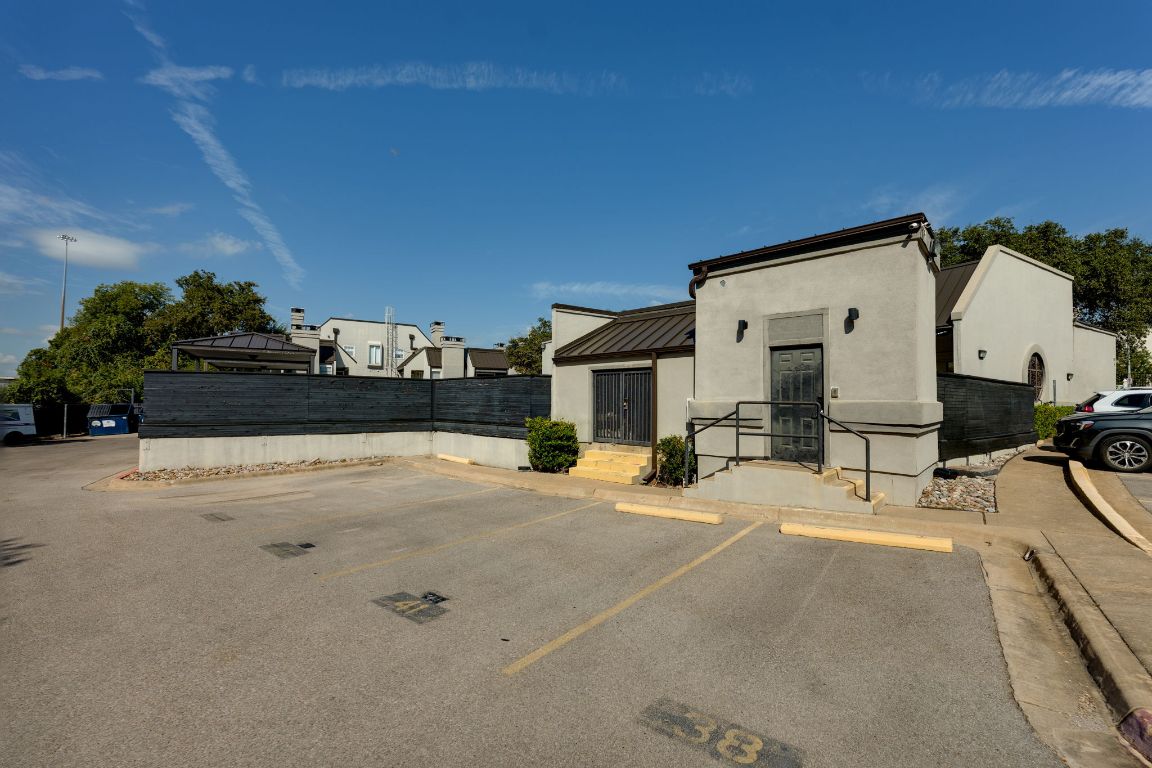 935 La Posada Drive, Unit 156 Austin, TX 78752 - Photo 24 of 40 a view of a house with a patio
