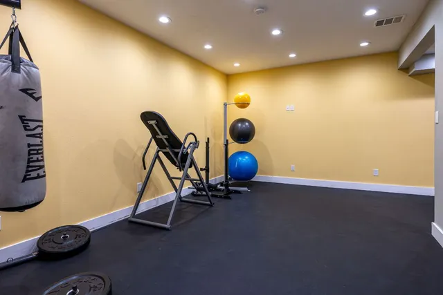 $169,900 | 935 La Posada Drive, Unit 156, Austin, TX 78752