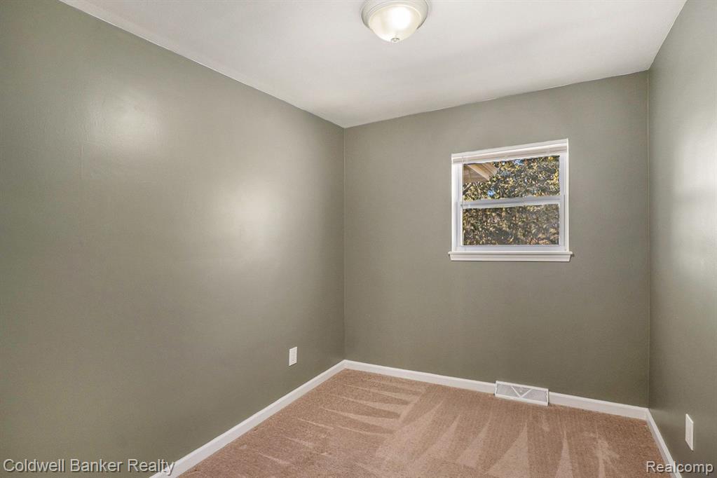 925 Sanders Road Oxford, MI 48371 - Photo 14 of 19