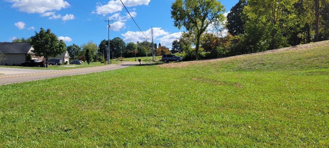 985 Allison Road, Unit 2 Piney Flats, TN 37686 - Photo 3 of 6 985 allison to left view