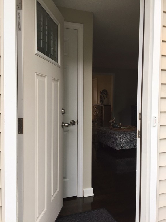 141 Regal Street Springfield, MA 01118 - Photo 3 of 28