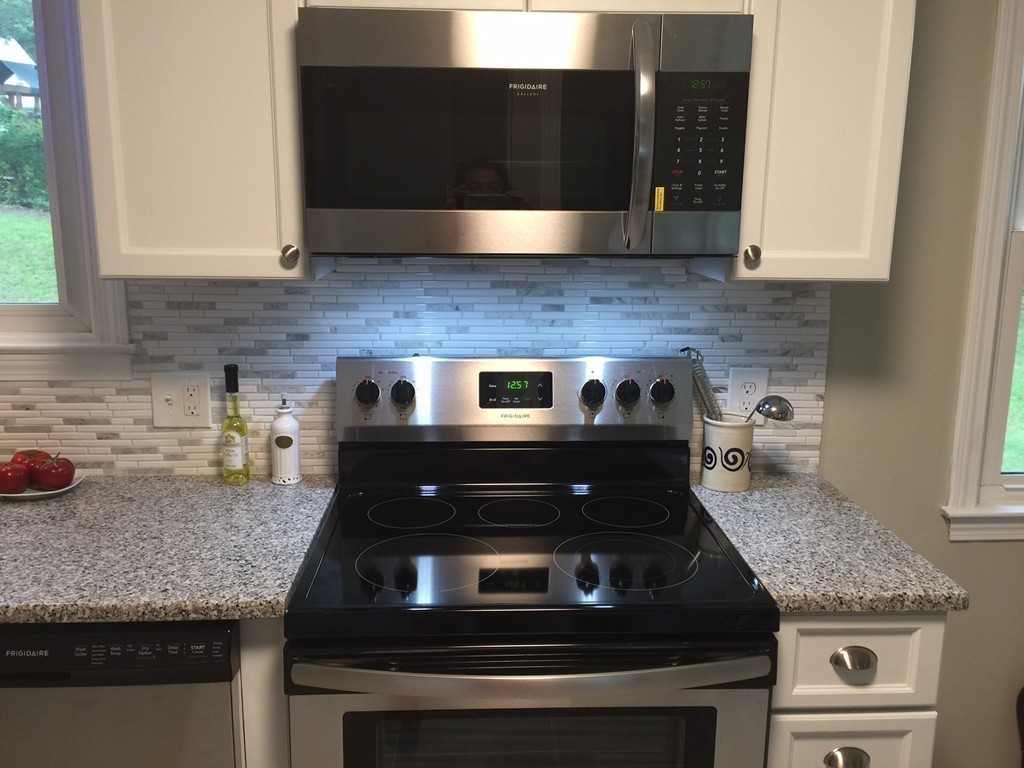 141 Regal Street Springfield, MA 01118 - Photo 10 of 28