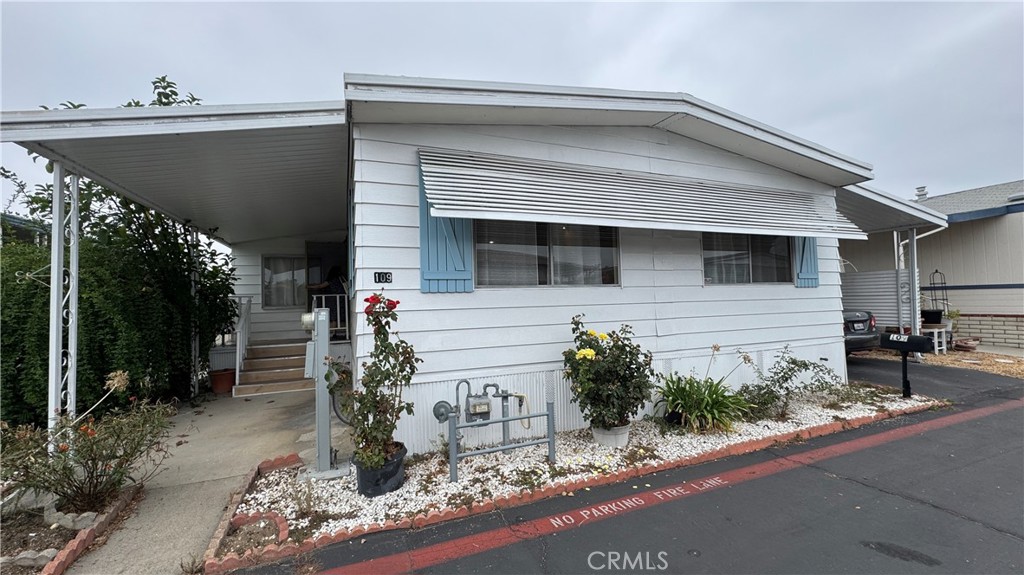 a front view of house with yard