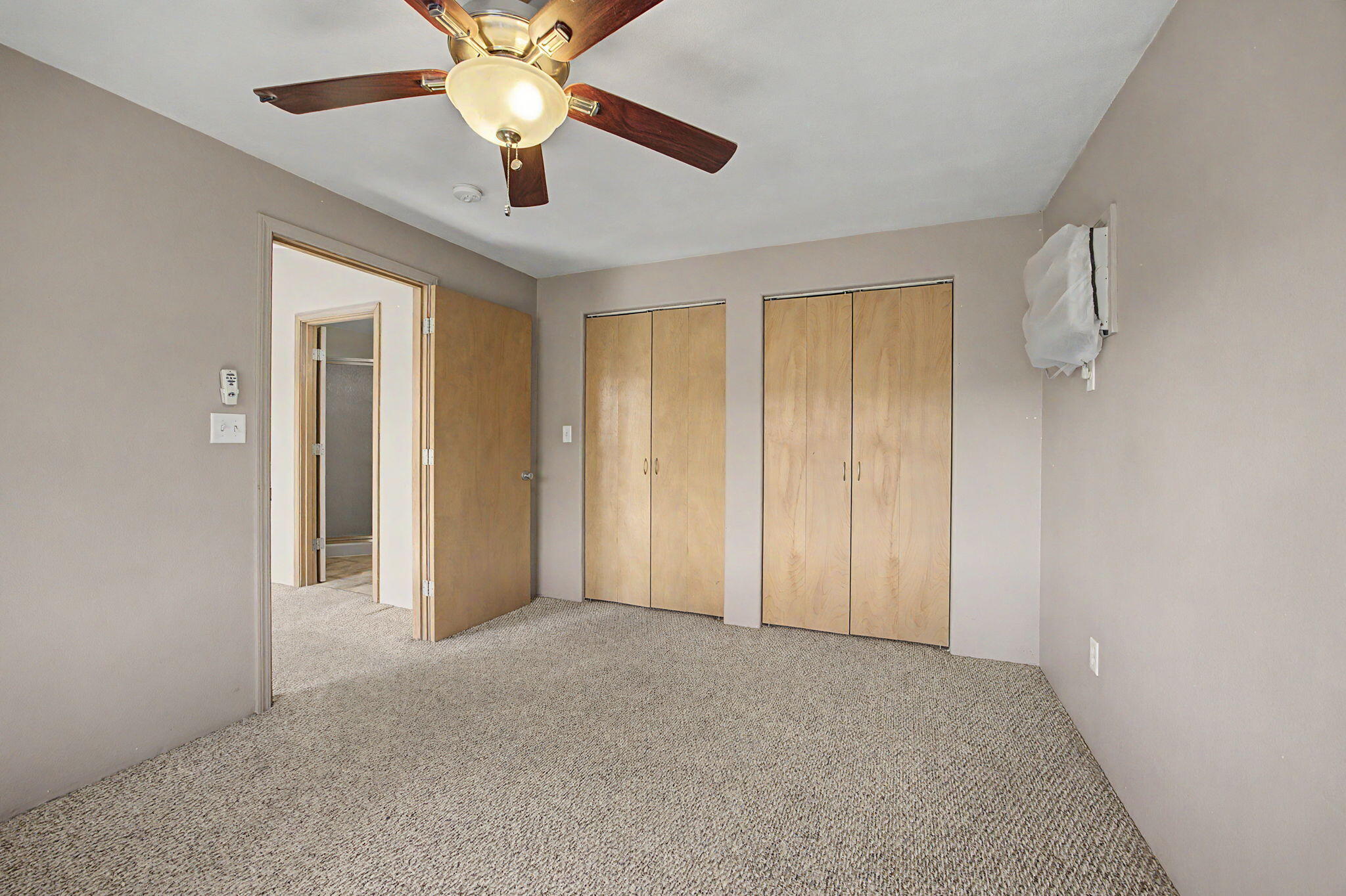 5366 Pioneer Road Medford, OR 97501 - Photo 23 of 36 Spacious bedroom in Apartment