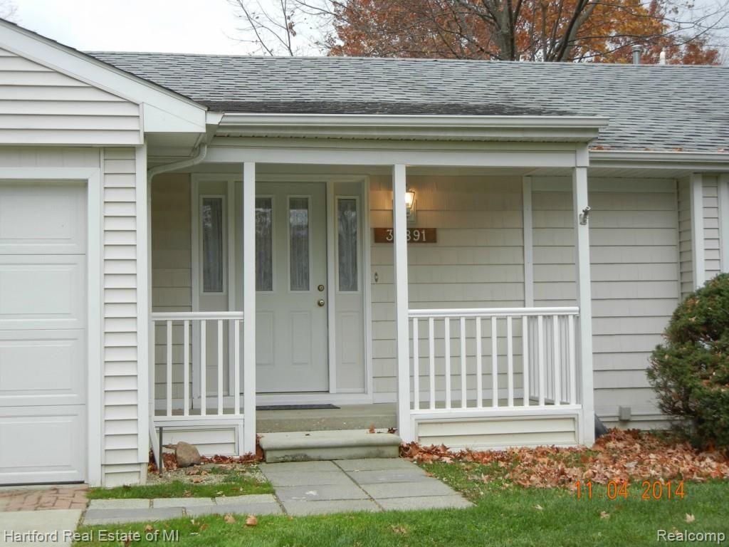 30891 Ridgeway Drive Farmington, MI 48334 - Photo 2 of 27 Front porch