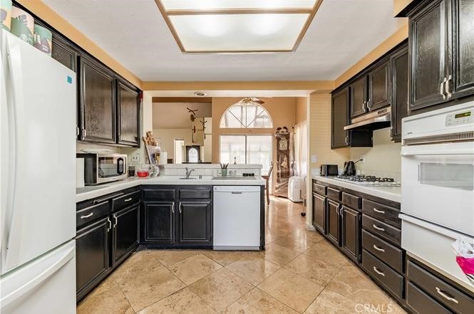 40207 Mimulus Way Temecula, CA 92591 - Photo 7 of 20 Kitchen